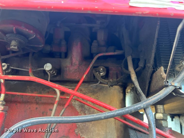 image for item OA9064 International 384  tractor