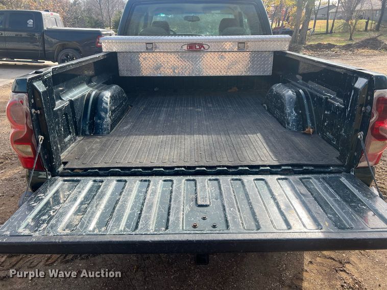 image for item OA9119 2003 Chevrolet Silverado 1500  Ext. Cab pickup truck