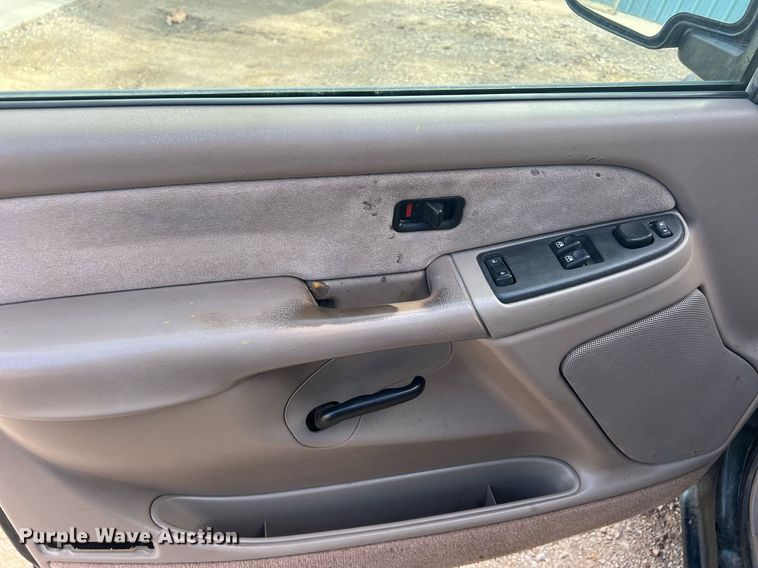 image for item OA9119 2003 Chevrolet Silverado 1500  Ext. Cab pickup truck