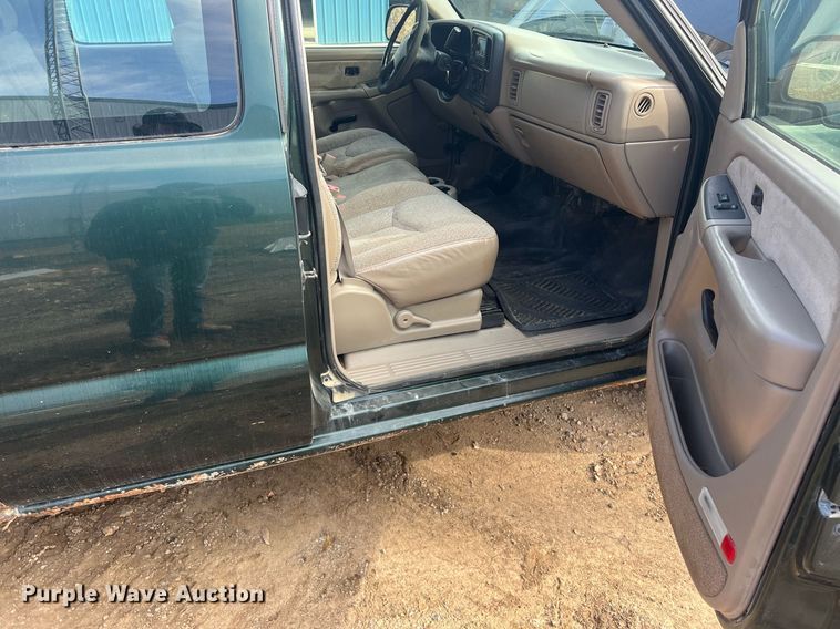 image for item OA9119 2003 Chevrolet Silverado 1500  Ext. Cab pickup truck