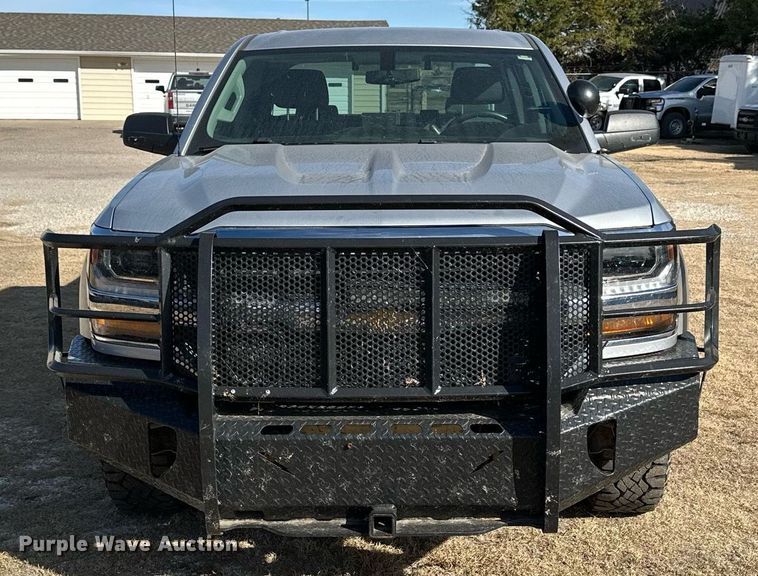 image for item OK9156 2018 Chevrolet Silverado 1500  Crew Cab pickup truck