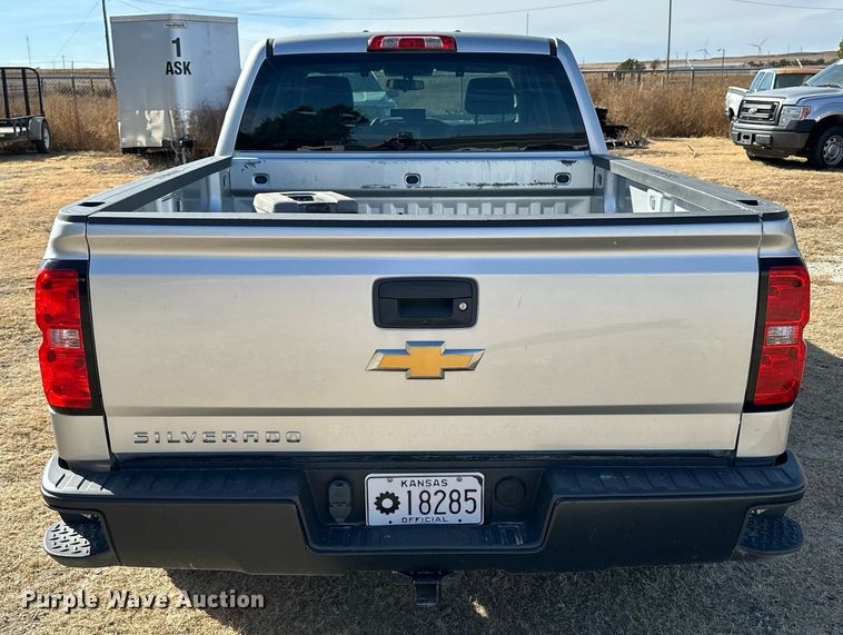 image for item OK9156 2018 Chevrolet Silverado 1500  Crew Cab pickup truck