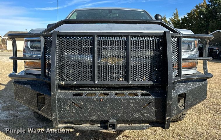 image for item OK9156 2018 Chevrolet Silverado 1500  Crew Cab pickup truck