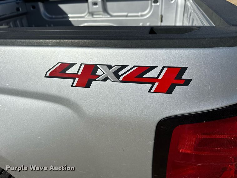 image for item OK9156 2018 Chevrolet Silverado 1500  Crew Cab pickup truck