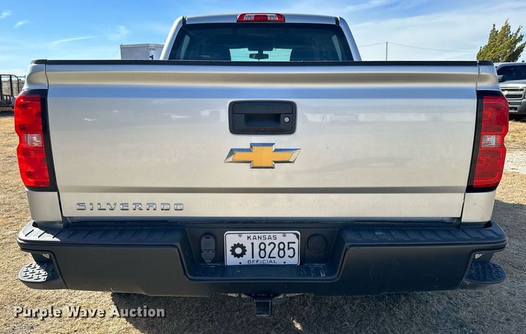 image for item OK9156 2018 Chevrolet Silverado 1500  Crew Cab pickup truck