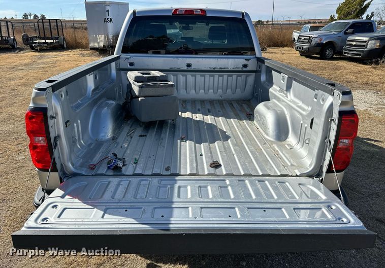 image for item OK9156 2018 Chevrolet Silverado 1500  Crew Cab pickup truck