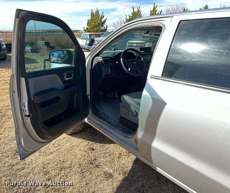 image for item OK9156 2018 Chevrolet Silverado 1500  Crew Cab pickup truck