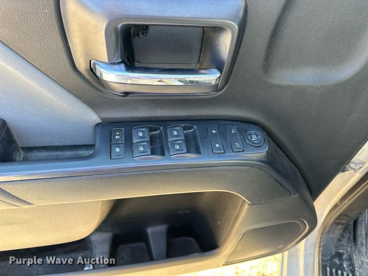 image for item OK9156 2018 Chevrolet Silverado 1500  Crew Cab pickup truck