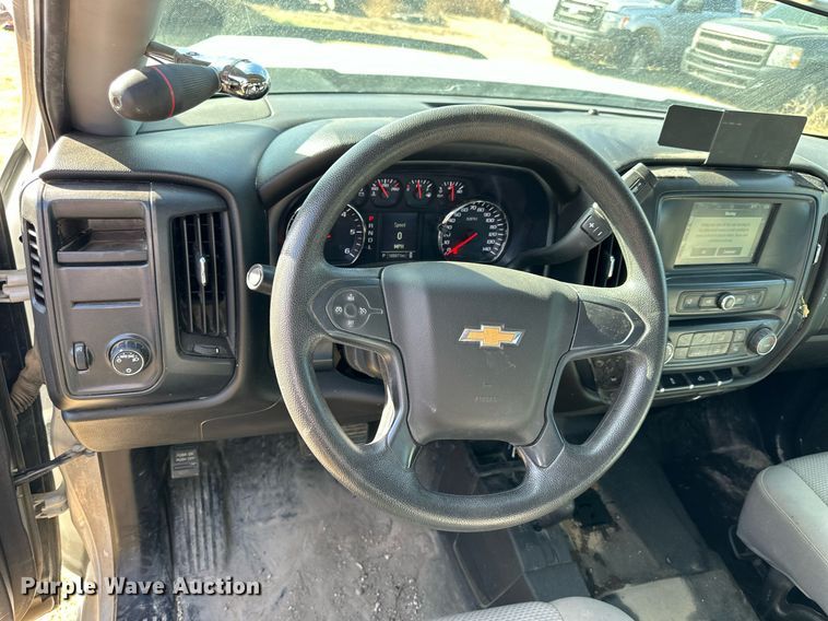 image for item OK9156 2018 Chevrolet Silverado 1500  Crew Cab pickup truck