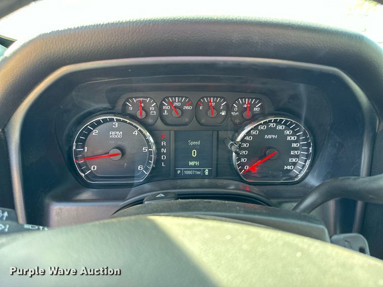 image for item OK9156 2018 Chevrolet Silverado 1500  Crew Cab pickup truck