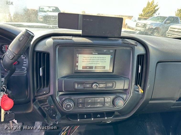 image for item OK9156 2018 Chevrolet Silverado 1500  Crew Cab pickup truck