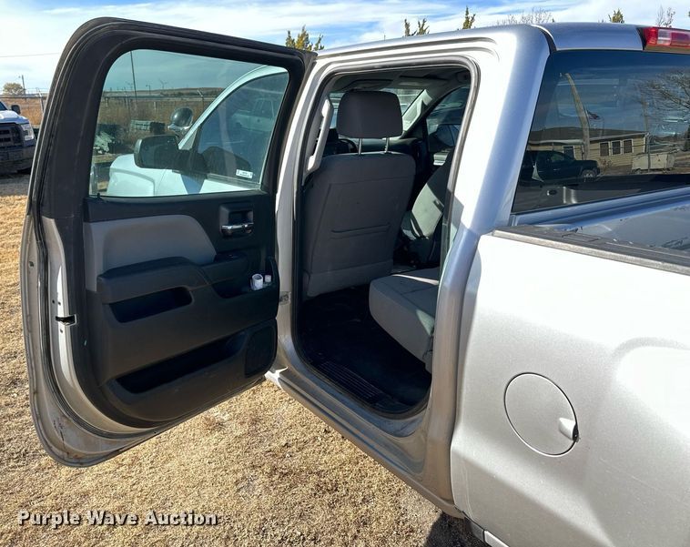 image for item OK9156 2018 Chevrolet Silverado 1500  Crew Cab pickup truck