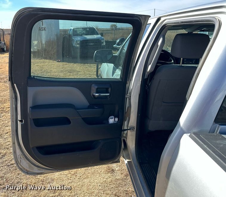 image for item OK9156 2018 Chevrolet Silverado 1500  Crew Cab pickup truck