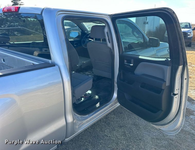 image for item OK9156 2018 Chevrolet Silverado 1500  Crew Cab pickup truck