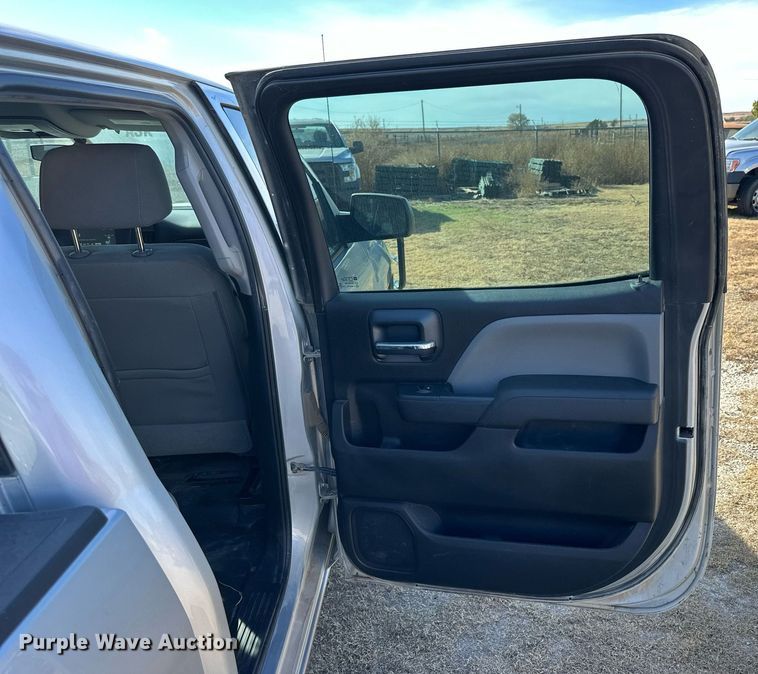 image for item OK9156 2018 Chevrolet Silverado 1500  Crew Cab pickup truck