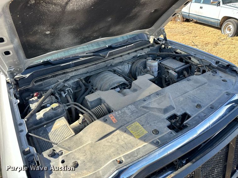 image for item OK9156 2018 Chevrolet Silverado 1500  Crew Cab pickup truck