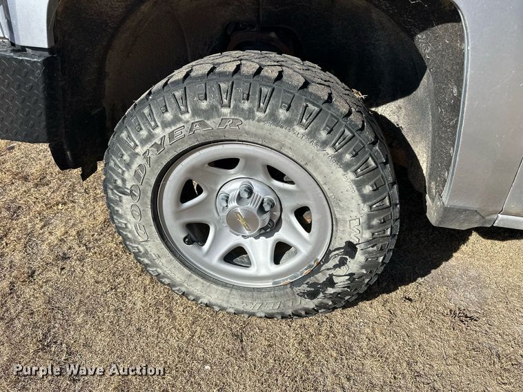 image for item OK9156 2018 Chevrolet Silverado 1500  Crew Cab pickup truck