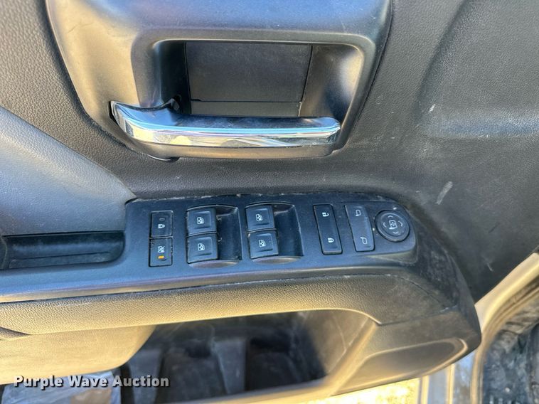 image for item OK9157 2018 Chevrolet Silverado 1500  Crew Cab pickup truck