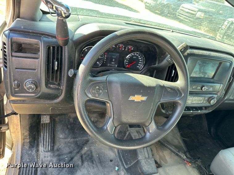 image for item OK9157 2018 Chevrolet Silverado 1500  Crew Cab pickup truck