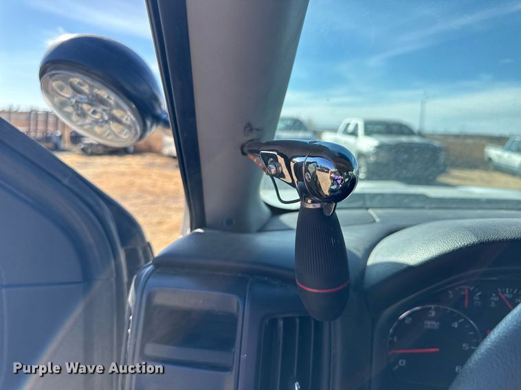 image for item OK9157 2018 Chevrolet Silverado 1500  Crew Cab pickup truck