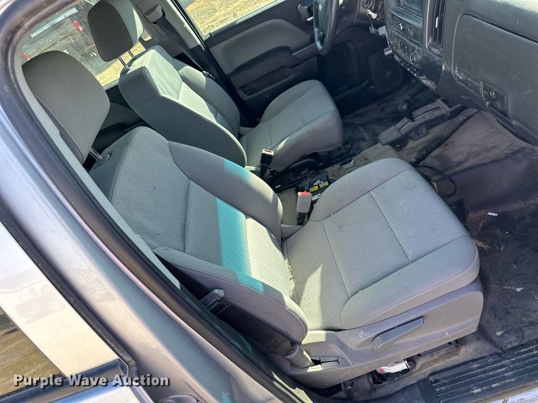 image for item OK9157 2018 Chevrolet Silverado 1500  Crew Cab pickup truck