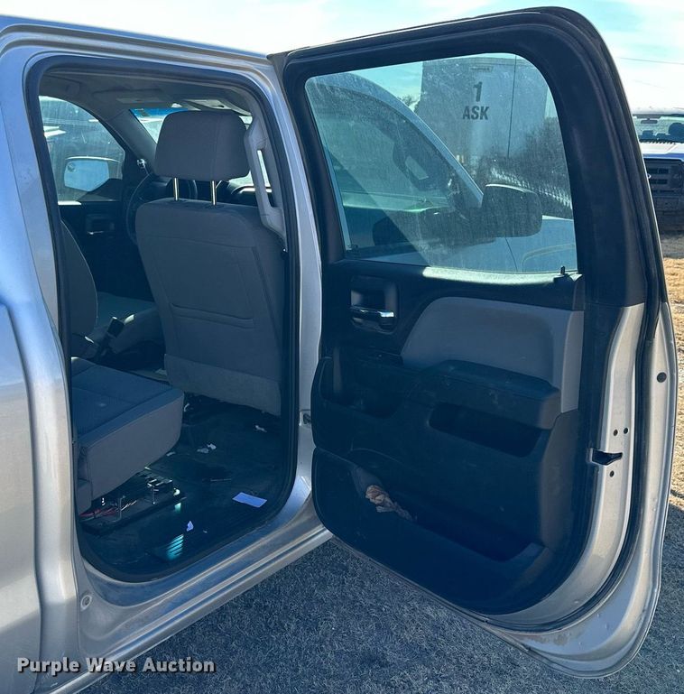 image for item OK9157 2018 Chevrolet Silverado 1500  Crew Cab pickup truck