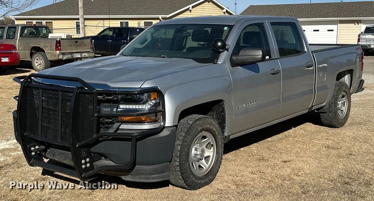 image for item OK9158 2018 Chevrolet Silverado 1500  Crew Cab pickup truck