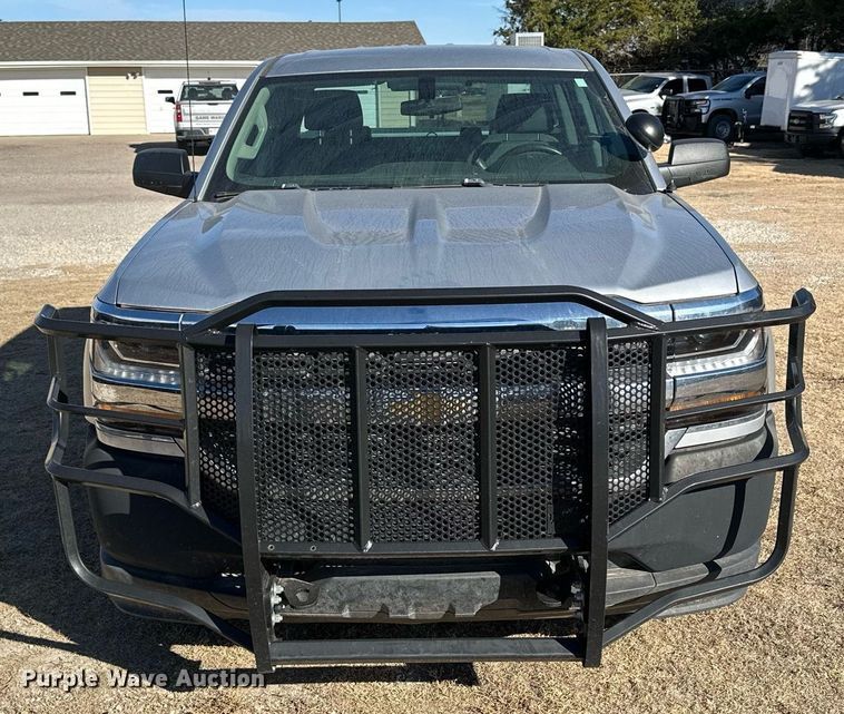 image for item OK9158 2018 Chevrolet Silverado 1500  Crew Cab pickup truck