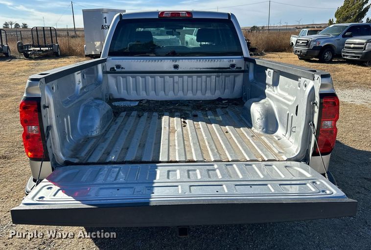 image for item OK9158 2018 Chevrolet Silverado 1500  Crew Cab pickup truck