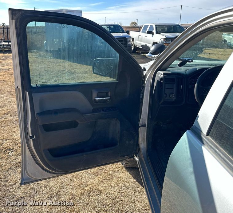 image for item OK9158 2018 Chevrolet Silverado 1500  Crew Cab pickup truck