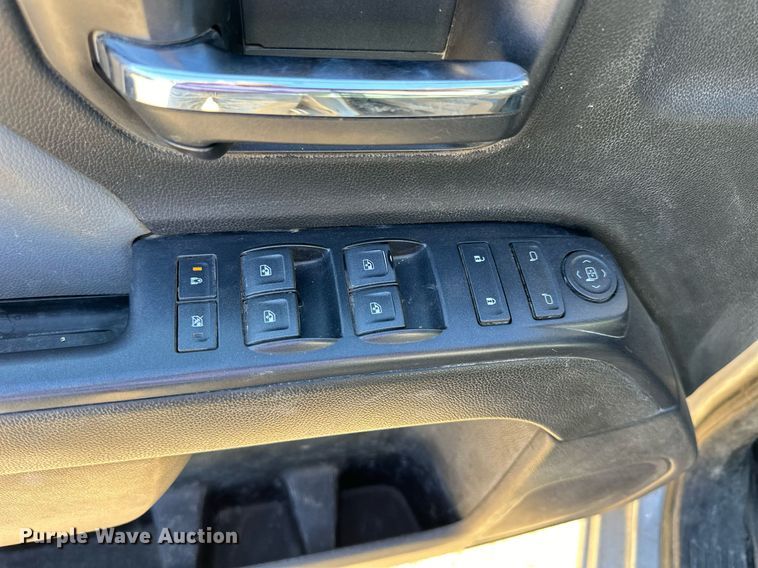 image for item OK9158 2018 Chevrolet Silverado 1500  Crew Cab pickup truck