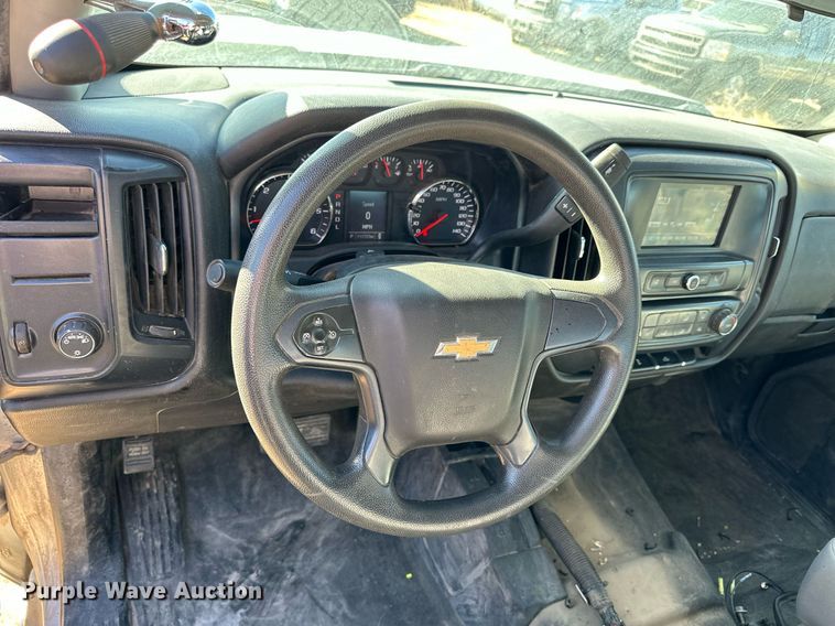 image for item OK9158 2018 Chevrolet Silverado 1500  Crew Cab pickup truck