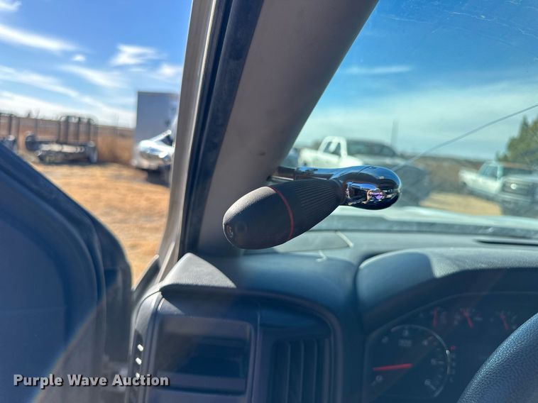 image for item OK9158 2018 Chevrolet Silverado 1500  Crew Cab pickup truck