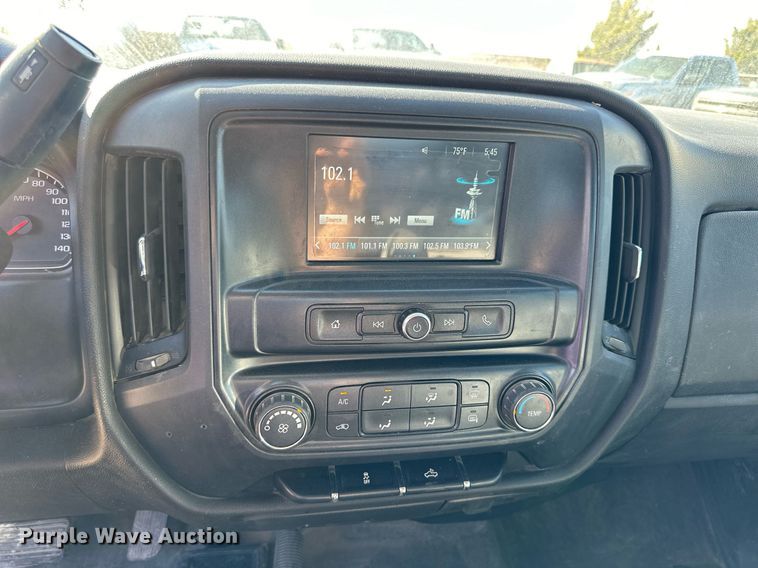 image for item OK9158 2018 Chevrolet Silverado 1500  Crew Cab pickup truck