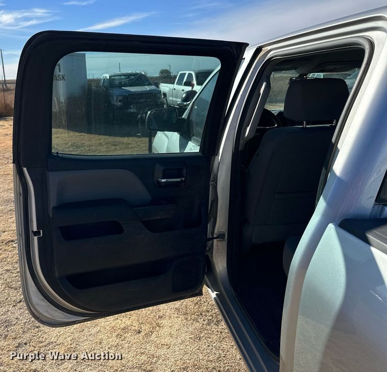 image for item OK9158 2018 Chevrolet Silverado 1500  Crew Cab pickup truck