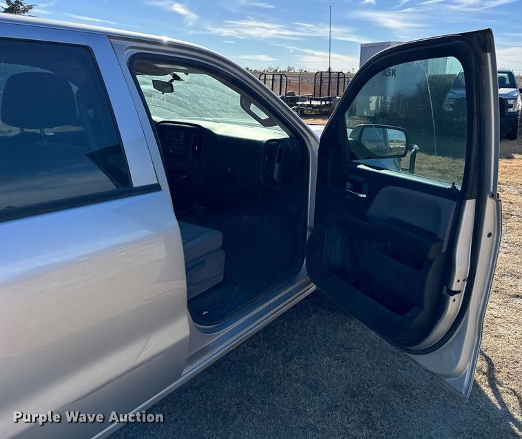 image for item OK9158 2018 Chevrolet Silverado 1500  Crew Cab pickup truck