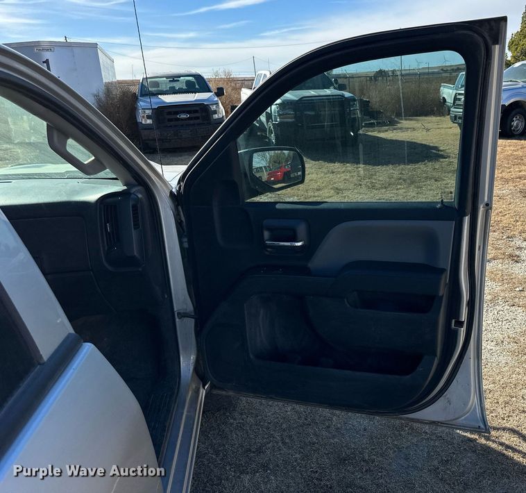 image for item OK9158 2018 Chevrolet Silverado 1500  Crew Cab pickup truck