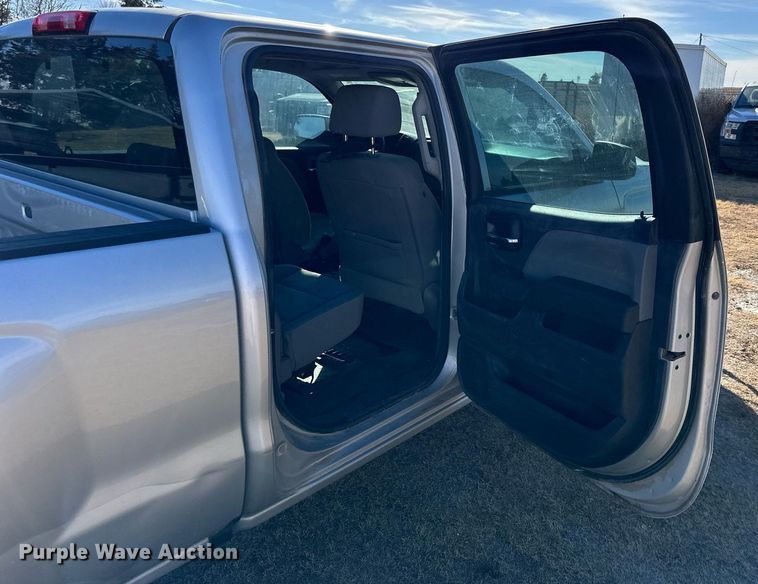 image for item OK9158 2018 Chevrolet Silverado 1500  Crew Cab pickup truck