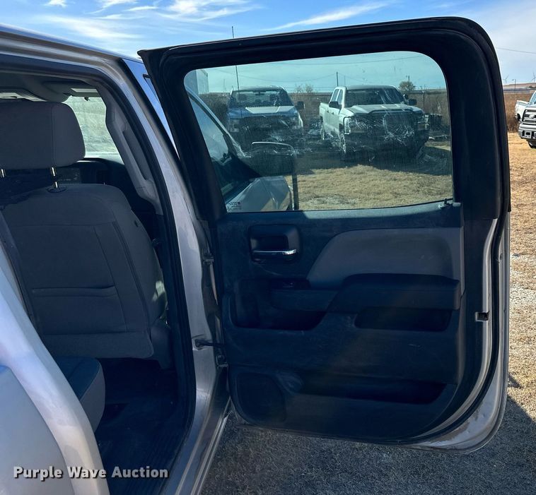 image for item OK9158 2018 Chevrolet Silverado 1500  Crew Cab pickup truck