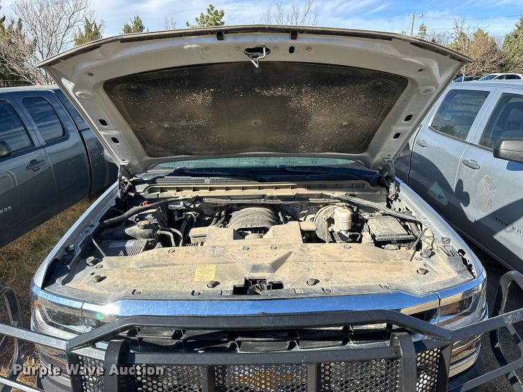 image for item OK9158 2018 Chevrolet Silverado 1500  Crew Cab pickup truck