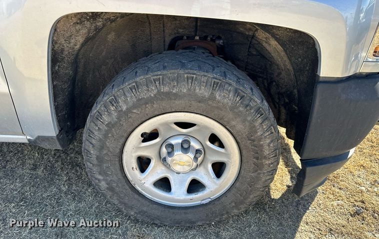 image for item OK9158 2018 Chevrolet Silverado 1500  Crew Cab pickup truck