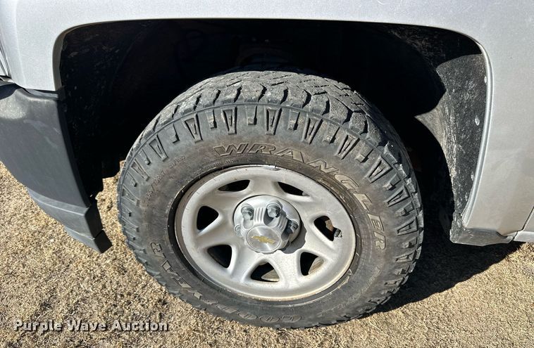 image for item OK9158 2018 Chevrolet Silverado 1500  Crew Cab pickup truck