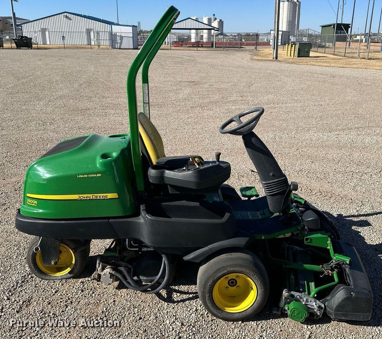 image for item OK9187 John Deere 2500B  greens mower