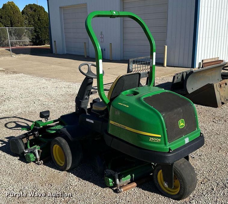 image for item OK9187 John Deere 2500B  greens mower