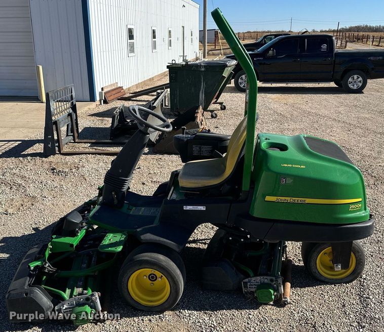 image for item OK9187 John Deere 2500B  greens mower