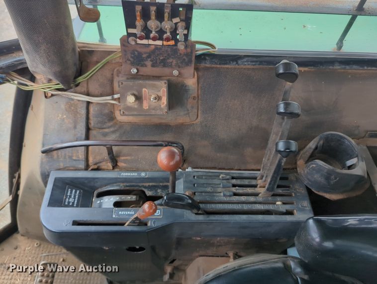 image for item OL9101 1981 John Deere 4440  tractor