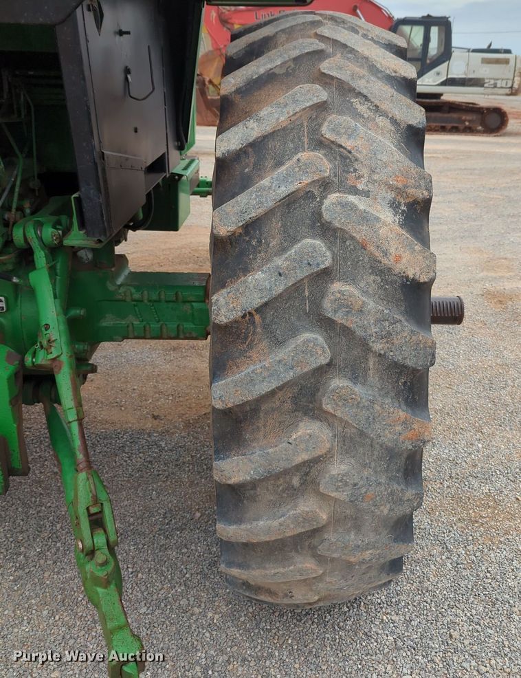 image for item OL9101 1981 John Deere 4440  tractor