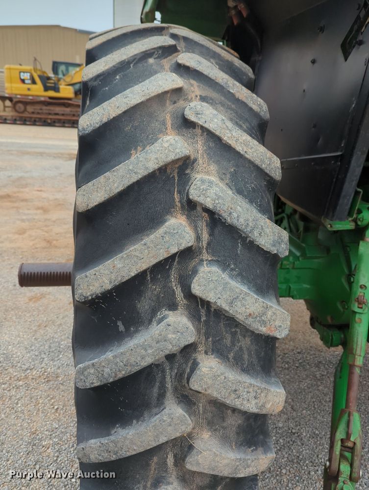 image for item OL9101 1981 John Deere 4440  tractor