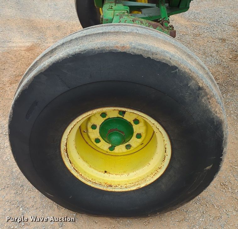 image for item OL9101 1981 John Deere 4440  tractor