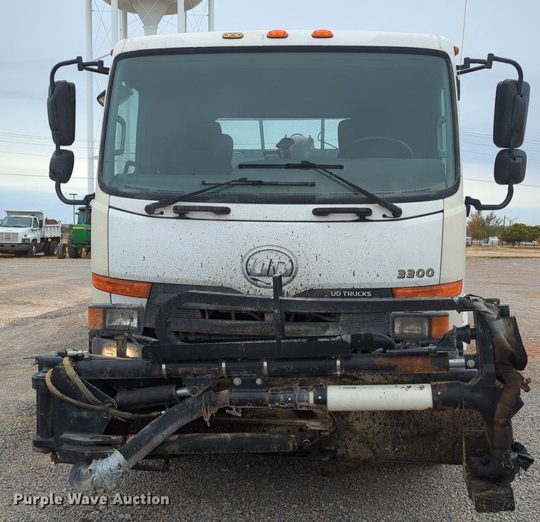 image for item OL9102 2011 UD Nissan 3300  pothole patcher truck